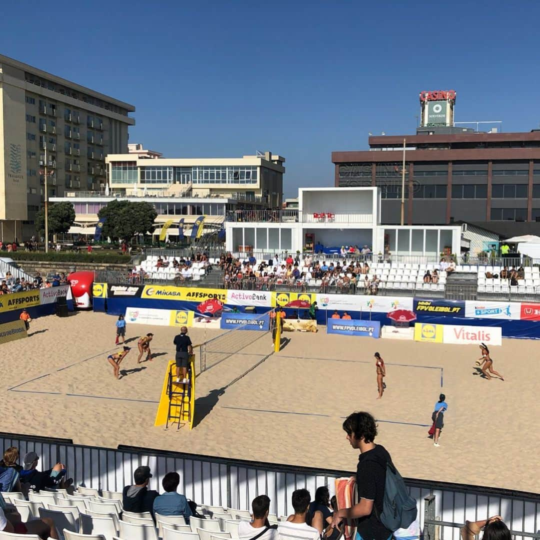 溝江明香さんのインスタグラム写真 - (溝江明香Instagram)「#Espinho4star Main draw starts tomorrow! We practiced with Rebecca and Ana Patricia 🇧🇷 a day before the tournament. Obrigada girls and staffs 🙏🏽❤️ Do our best 🇯🇵🔥 . 明日からエスピーニョ4スターのメインドロー始まります！試合前日にブラジルと練習しました！明日から頑張ります🇯🇵🔥 . ていうかみんなデカイな！わたし身長176なんですけど…🤭 #beachvolleyball #fivb #espinho #portugal #japan」7月18日 2時59分 - sayakamizoe