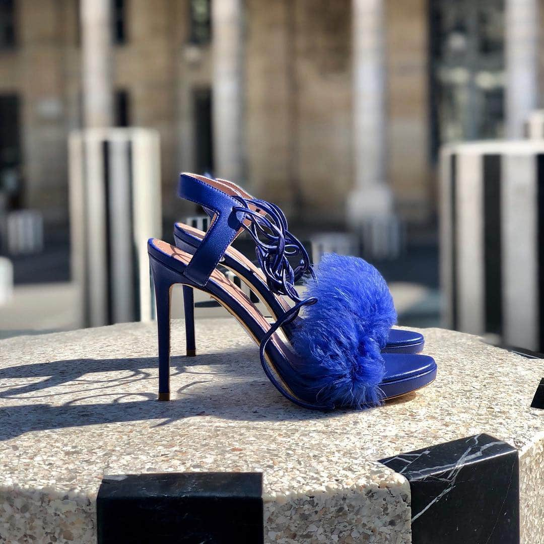 ジャンナメリアーニさんのインスタグラム写真 - (ジャンナメリアーニInstagram)「Which occasion would you choose it for?#Fabella  #GIANNAMELIANI  #fashion#style#shoes#sandals#blue#feathers#shoeaddict#fashion#style#spring#summer#love#cool#beautiful#tb#tbt#day#night#amazing#girls#essential#essentials」7月18日 3時10分 - giannameliani