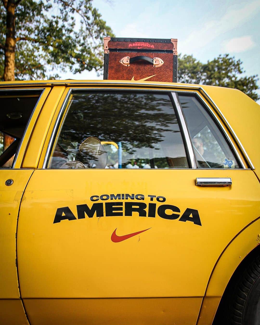 Foot Lockerさんのインスタグラム写真 - (Foot LockerInstagram)「The reigning #NBA MVP @giannis_an34 stopped by the #NYvsNY Lincoln Park game in #Queens yesterday to celebrate the new #Nike Zoom Freak 1 “Coming To America”! He pulled up in a custom taxi just like the movie and gave out shoes to kids from the @houseofhoops truck! Pick up the Nike Zoom Freak 1 “Coming To America” on 8/2 at House of Hoops!」7月18日 3時24分 - footlocker