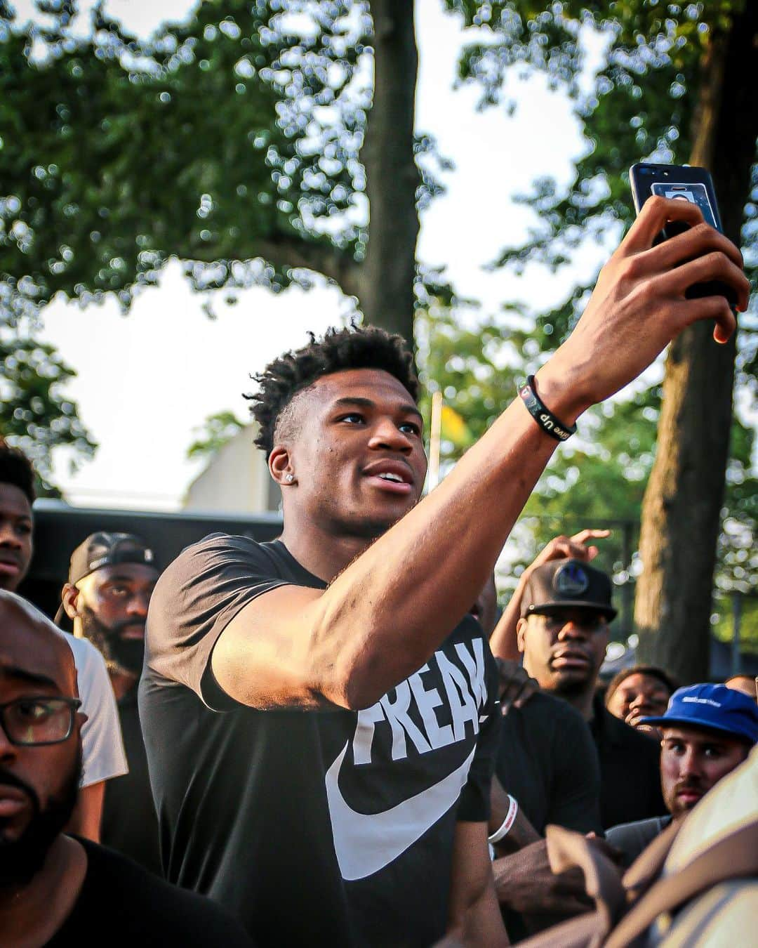 Foot Lockerさんのインスタグラム写真 - (Foot LockerInstagram)「The reigning #NBA MVP @giannis_an34 stopped by the #NYvsNY Lincoln Park game in #Queens yesterday to celebrate the new #Nike Zoom Freak 1 “Coming To America”! He pulled up in a custom taxi just like the movie and gave out shoes to kids from the @houseofhoops truck! Pick up the Nike Zoom Freak 1 “Coming To America” on 8/2 at House of Hoops!」7月18日 3時24分 - footlocker