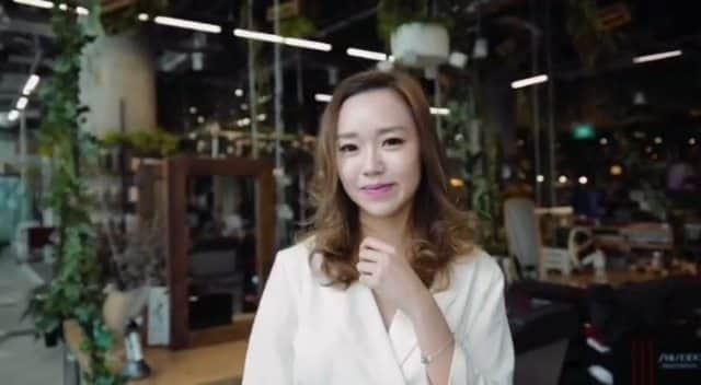 Nicole Chenのインスタグラム：「If you are in Singapore check out this amazing hair saloon @walkingonsunshine.sg with my stylist @walkingonsunshine.gene amazing! Lovely hair saloon」
