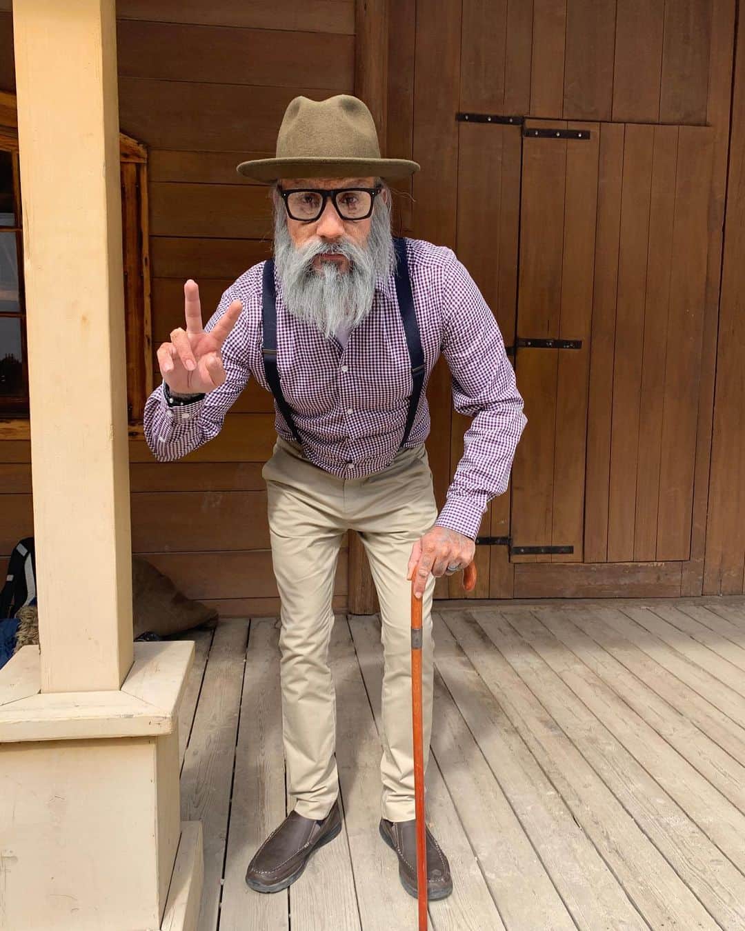 A.J.のインスタグラム：「Don’t even need the app!!! #boyandaman #getoffmylawn」
