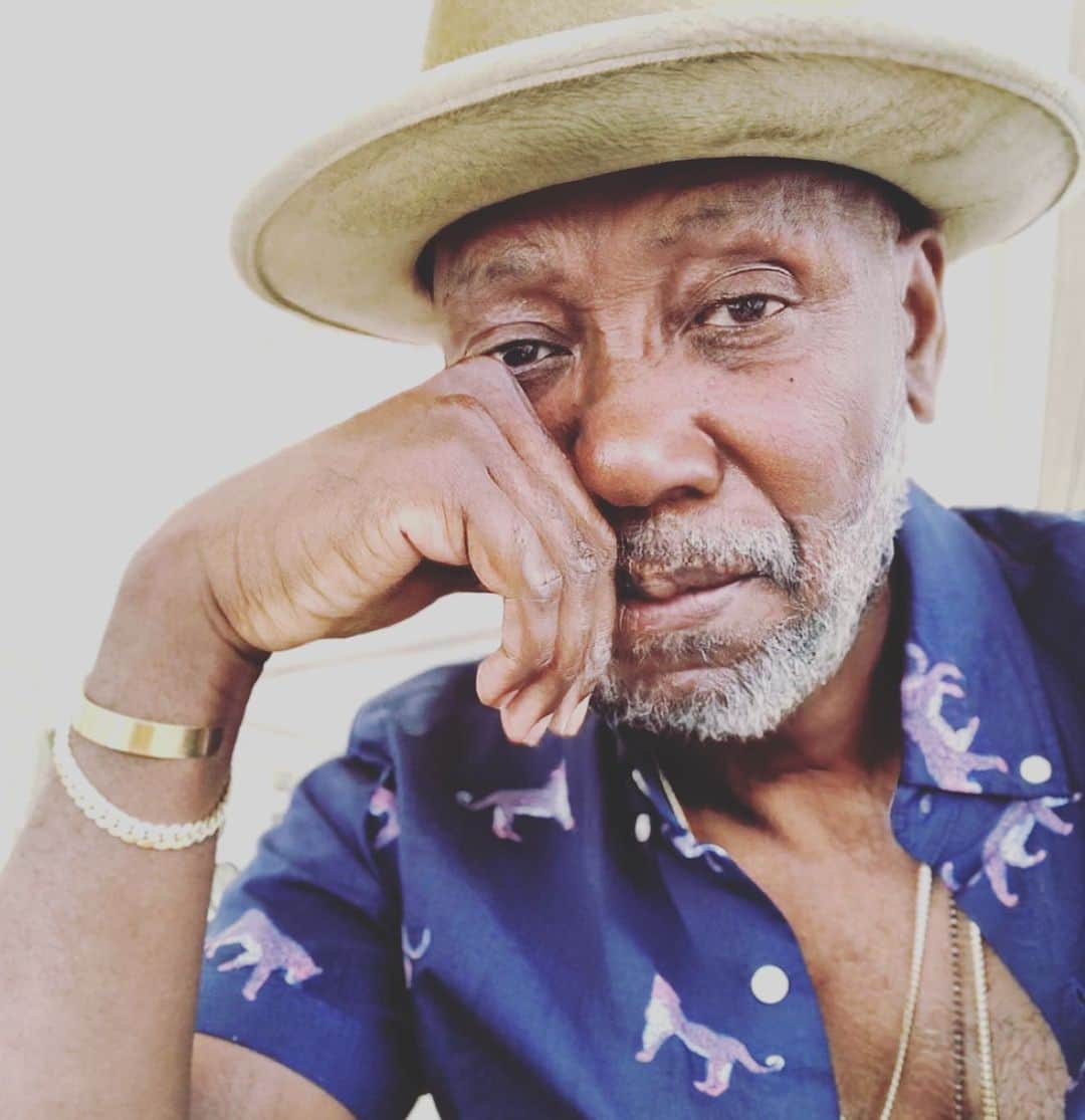 ラモーネ・モリスさんのインスタグラム写真 - (ラモーネ・モリスInstagram)「Would you still love me, knowing I still owned this hat? #GrandZaddy」7月18日 3時33分 - lamorne