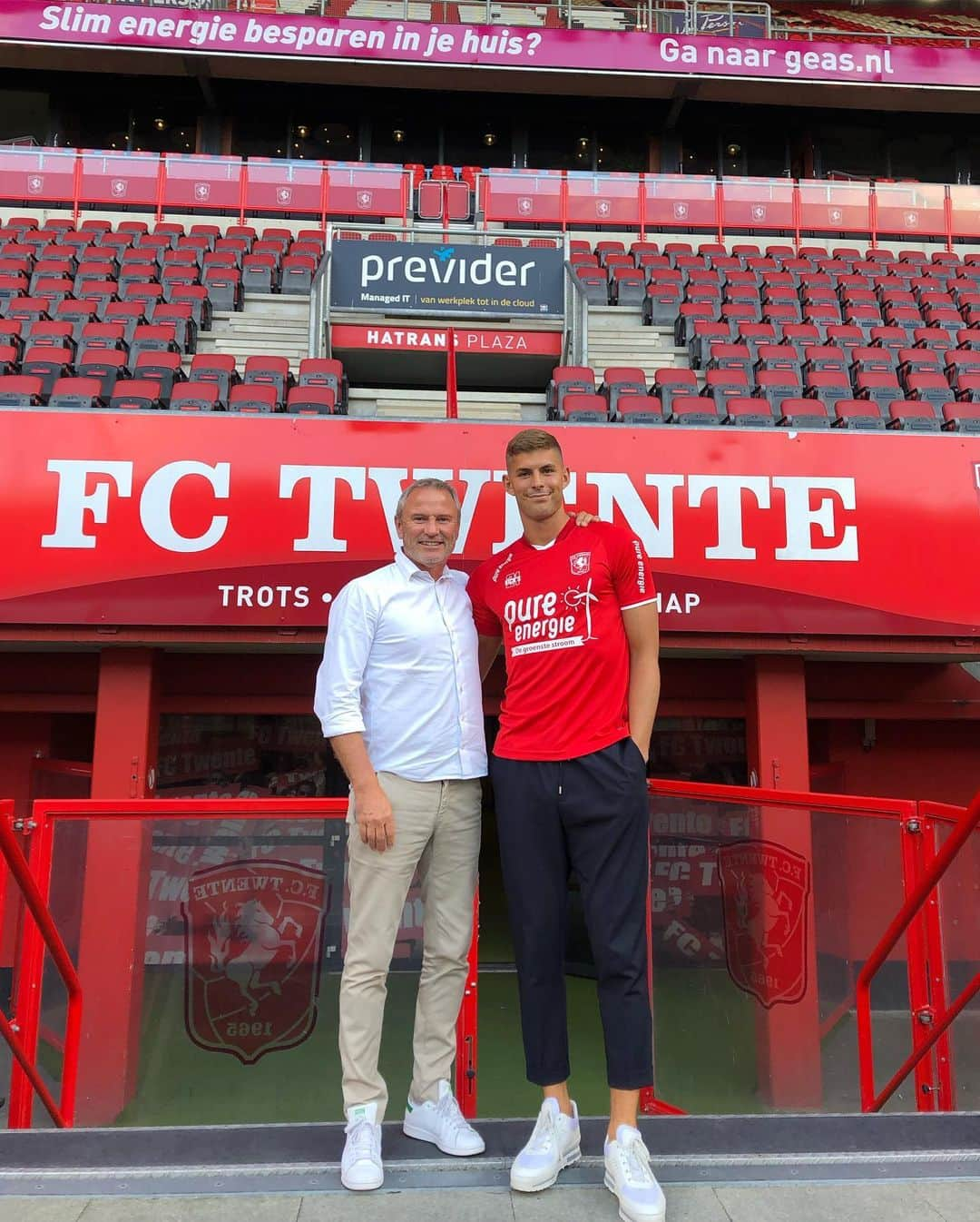 エミル・ベルグレーンさんのインスタグラム写真 - (エミル・ベルグレーンInstagram)「Happy to sign for @fctwente ! ✍🏻⚽️」7月18日 3時34分 - emilberggreen