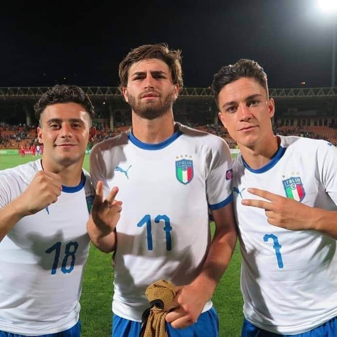 サッカーイタリア代表さんのインスタグラム写真 - (サッカーイタリア代表Instagram)「#Under19 🇮🇹 Campionato #Europeo 🇪🇺 #Portanova (2), #Merola e #Raspadori piegano l’#Armenia 🇦🇲 4-0!  L'articolo 👉🏻 www.figc.it  Bella prestazione dell’#Italia che riscatta la sconfitta con il #Portogallo. Sabato serve un’altra vittoria con la #Spagna per andare alle semifinali.  #Azzurrini #VivoAzzurro」7月18日 14時31分 - azzurri