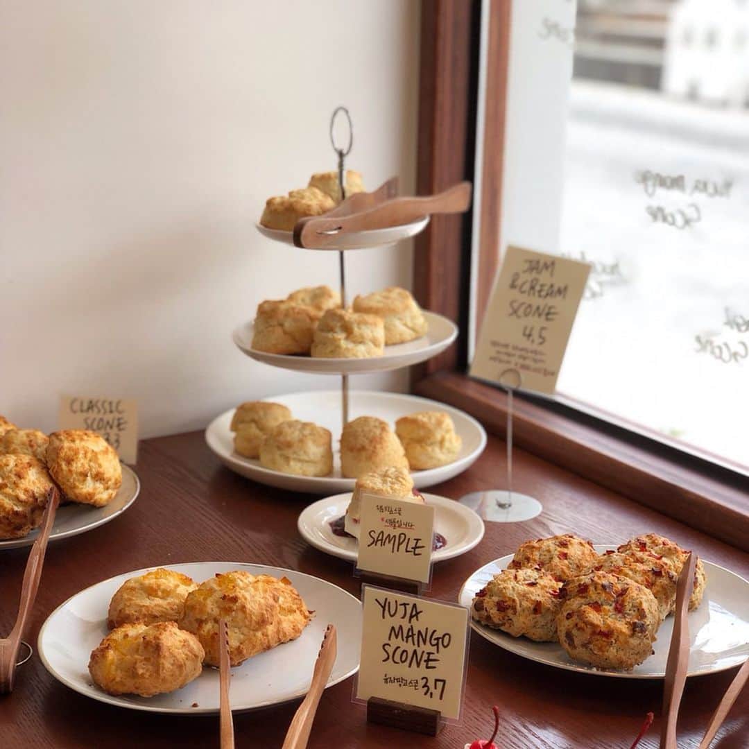 木本泉さんのインスタグラム写真 - (木本泉Instagram)「-﻿ "stamp coffee"﻿ ﻿ カフェ&ベーカリー﻿ ﻿ 小腹が空いた時用に、スコーンとあんバターパンを購入🍞﻿ ﻿ 冷えても、サクサクしていて美味しかった😛﻿ ﻿ 両親と楽しく過ごした数日でした！﻿ ﻿ #stampcoffee#カフェ#cafe#izumi_trip」7月18日 13時34分 - izumikimoto
