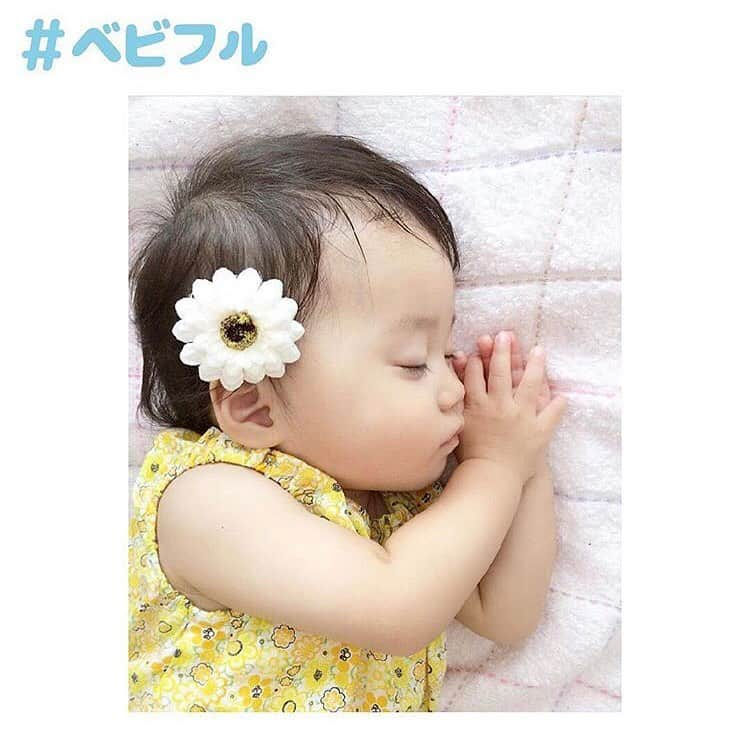 Babyful Storeさんのインスタグラム写真 - (Babyful StoreInstagram)「こんなにおおきくなりました。 【#ベビフル で振り返ろう🌈✨】 . いつもベビフルを ありがとうございます😊 . 本日のピックアップ写真は… @0101hikari さん👑✨ . . 2年前の7月にご紹介させていただいた 天使ちゃん👼🏻🔅 おててを添えて眠り姫 . . 【2枚目にスライドしてみると...🔜】 . すっかりお姉さんに💭💓 . 髪の毛も綺麗に伸びて、 ママさんからハートのプレゼント🎁♥️ . 成長するたび増えていくハートに ご家族の愛情をとっても感じます . 数年後この写真や、ご投稿が 素敵な思い出の1ページとなりますよう 心から願っております。 . . この度は、心があたたまるお写真を ありがとうございました。 . . お子さんの成長はとっても愛しく 幸せな瞬間ですが、 本当にあっという間ですよね...🔅 . 数々の思い出を振り返ると、 毎日が記念日で。 . . ベビフルはそんな瞬間を "カタチ"にします☕️✨ . 一瞬も忘れたくない大切な日々を、 @babyful_official の 【フォトグッズ】に残してみませんか 💭📸💓 . . これからもハッシュタグ #ベビフル で お子さんの成長の思い出を、 ママさんといっしょに振り返ることができたらなと思っております🌼🌼🌼 . . がんばるママさんを笑顔に✨📣 . 今後とも#ベビフル をどうぞよろしくお願いいたします🙇🏻‍♀️ . . #親バカ部 #育児 #子育 #癒し #家族 #成長記録 #子育て #赤ちゃん #赤ちゃんのいる生活 #子育てグラム  #instalove #思い出グラム #兄弟 #寝顔 #instagram #1歳 #3歳 #ママ #女の子ママ」7月18日 13時40分 - babyful_official