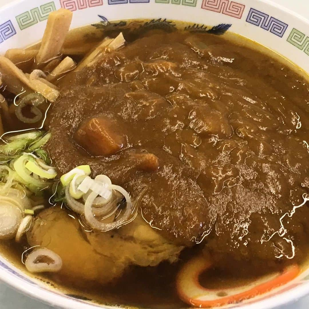 柳家さん生さんのインスタグラム写真 - (柳家さん生Instagram)「7/18昼ご飯だぁ〜富山市役所食堂のカレーラーメン520円🍜🍛普通のラーメンと普通のカレーが出会ってこんなに美味いものになる典型的なもの堪らん😍#さん生 #カレー #ラーメン #カレーラーメン #市役所食堂」7月18日 13時41分 - waraiguma1957