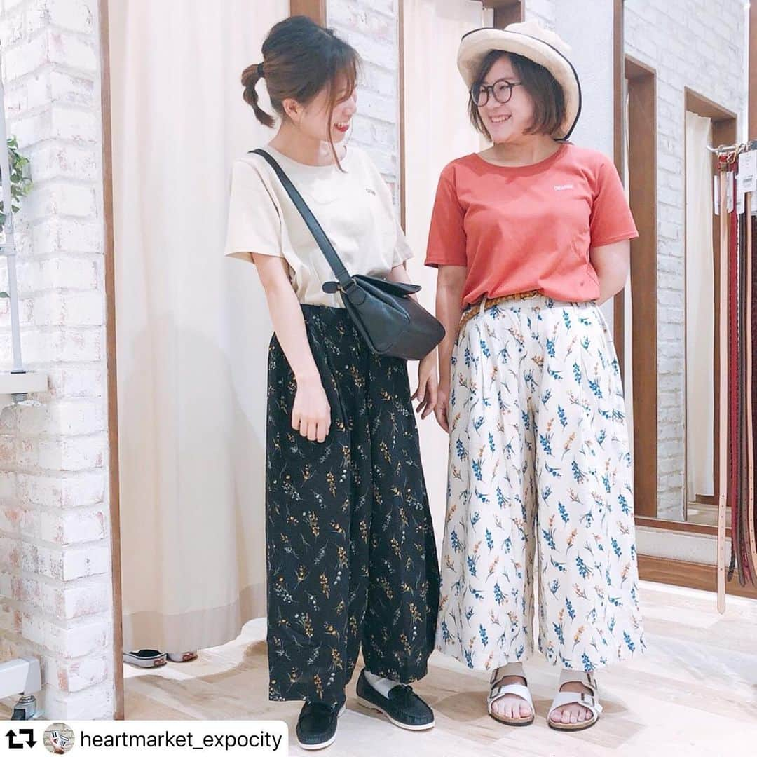 HEART MARKET (ハートマーケット)さんのインスタグラム写真 - (HEART MARKET (ハートマーケット)Instagram)「#repost @heartmarket_expocity ・・・ snap→→ ・ 今日はスタッフ同士で全身双子コーデをしてみました✨✨ ・ ・ それでは早速ですが商品をご紹介させていただきます😊❤️ ・ トップス #BS1907798 ワンポイント刺繍TEE SIZE：FREE COLOR：全８色 スタッフ着用 ： 左 BEIGE（154cm） 右ORANGE（153cm） ・ 形がシンプルなので色々なボトムに合います😊 色のバリエーションも豊富なのでその日の気分によって色を変えてみるのもいいですね💖 ・ ・ ボトム #SA1907524 プリントガウチョPT SIZE：FREE COLOR：全２色 スタッフ着用： 左 FLBLK  右 FLWHT ・ ポリエステルが入っているので夏でもさらっと着ていただけます😊 柄も夏らしい花柄でこの時期ぴったしですね😍 ・ その他にも新作商品が続々と入荷しておりますので是非ハートマーケットへ足を運んでみてください💞 ・ ・ -﻿ #heartmarket#ハートマーケット#ハトマ#ハトマ2019 #今日のコーデ#コーデ#ママコーデ#プチプラコーデ#プチプラ#シンプルコーデ#カジュアル#大人カジュアル#ナチュラル#ナチュラルコーデ#カジュアルコーデ #コーデ #ootd #ootdfashion #夏コーデ﻿ #カラーバリエーション#双子コーデ#シミラールック」7月18日 13時43分 - heartmarket