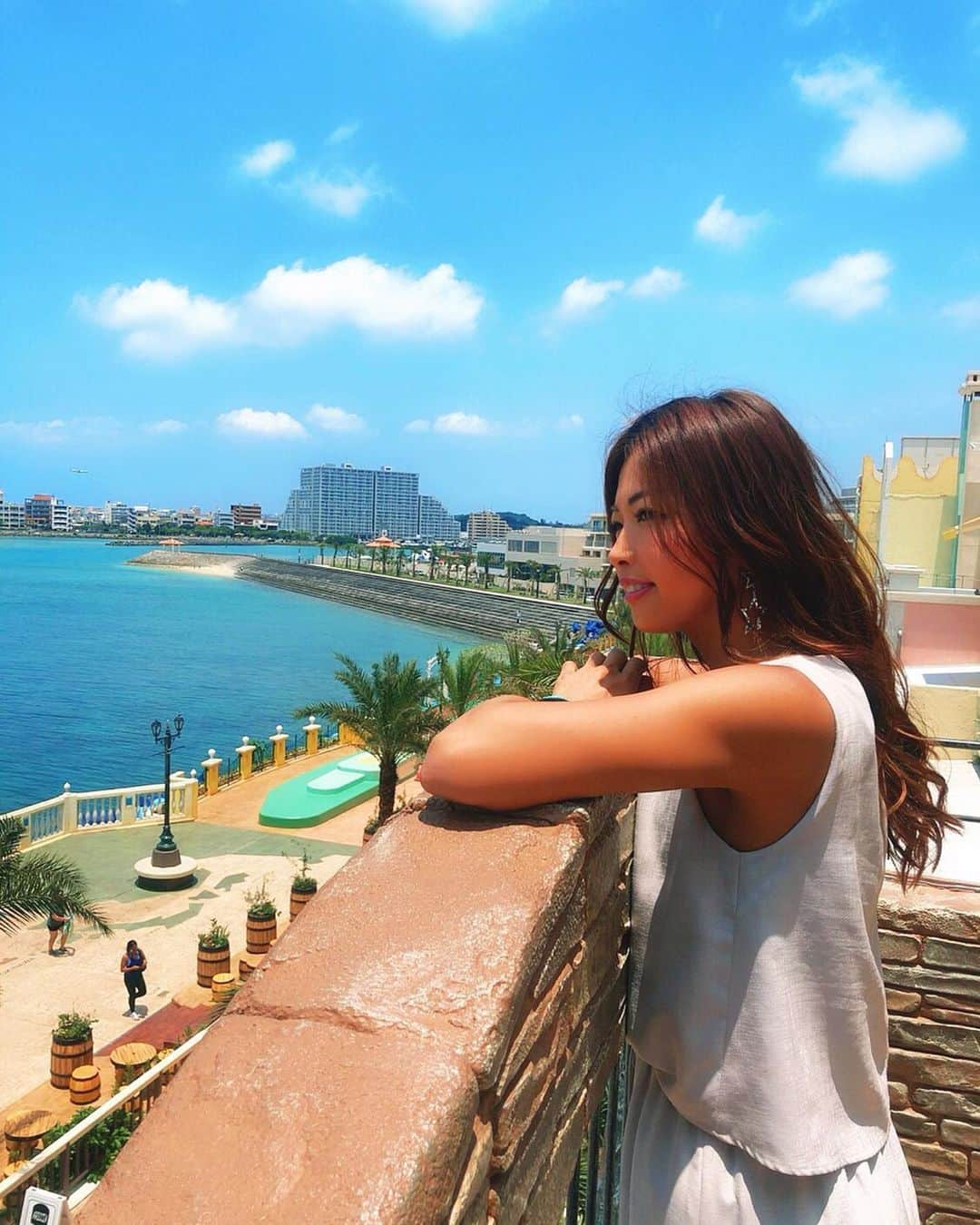 あおい夏海さんのインスタグラム写真 あおい夏海instagram こんにちは 沖縄は梅雨明けしたね 東京も早く梅雨明けしてけろーーー 早く海行きたい 沖縄 女子旅 南国 日焼け 海 めんそーれ Okinawa ビジョビ B B J J 夏コーデ リゾート 夏服