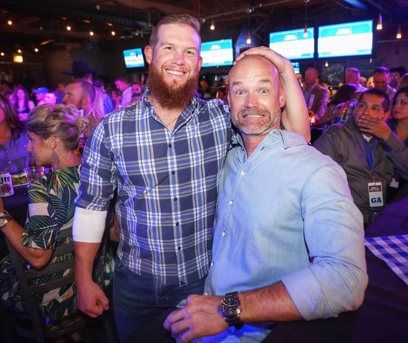 シカゴ・カブスさんのインスタグラム写真 - (シカゴ・カブスInstagram)「Tonight was a honky-tonk time! The Fourth Annual #NVRQT Goes Country raised nearly $600K for pediatric cancer research. 🎶 🤠 📸: @willbyington」7月18日 13時56分 - cubs