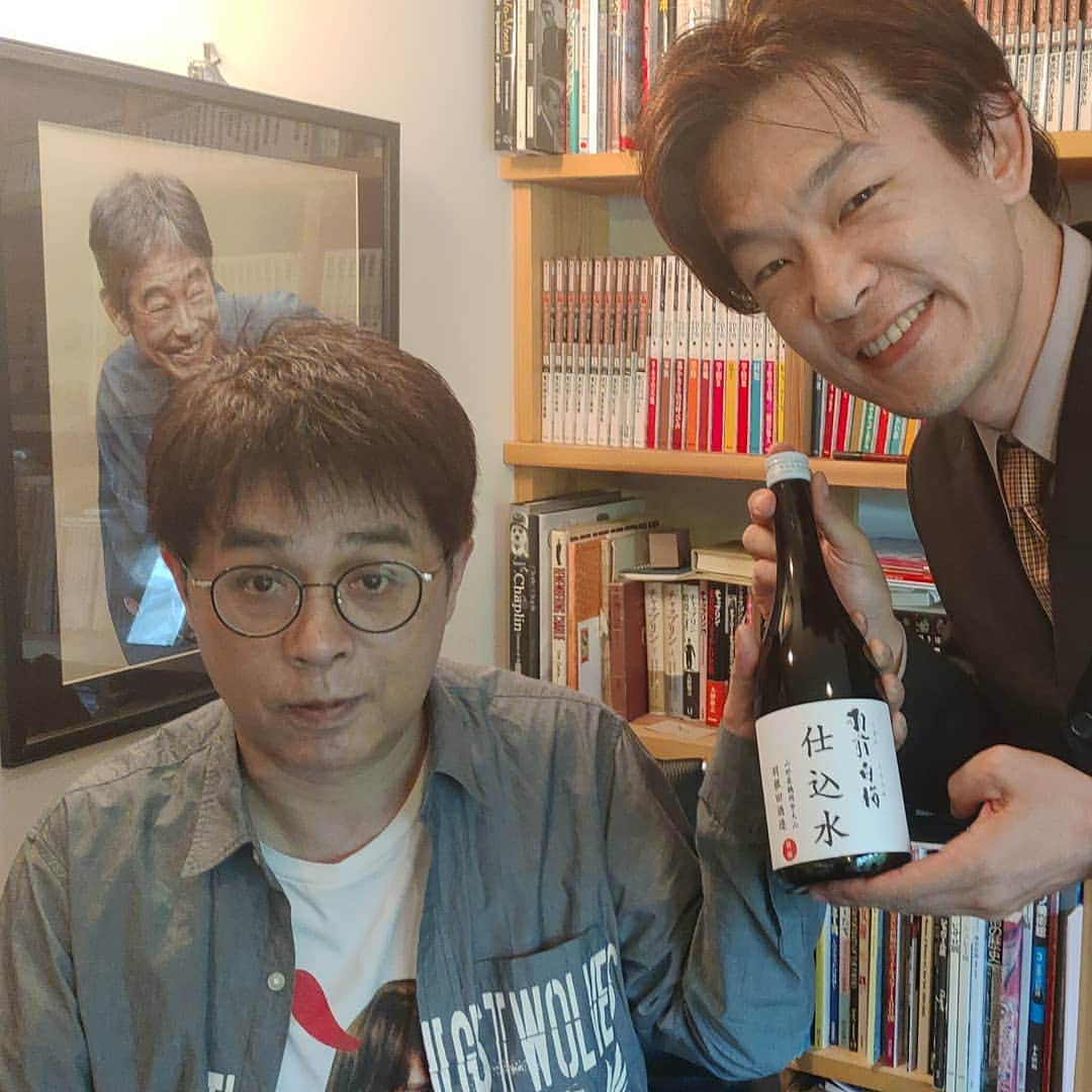 立川こしらさんのインスタグラム写真 - (立川こしらInstagram)「羽根田酒造の仕込み水 無事、師匠志らくに届いたぞ。 大山地域の酒蔵を応援するなら今だ！」7月18日 14時05分 - kosira.t