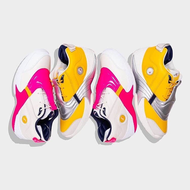 HYPEBEASTさんのインスタグラム写真 - (HYPEBEASTInstagram)「@hypebeastkicks: @ericemanuel has linked up with @reebok to rework Allen Iverson’s fifth signature shoe. The Answer V Retro takes on two vibrant colorways, and features the NYC-based designer’s “EE” branding in place of the classic “I3” logo. Both iterations will release alongside a range of matching apparel. Swipe to check out the collaboration. Photo: Eric Emanuel/Reebok/@theofficialai3」7月18日 14時23分 - hypebeast