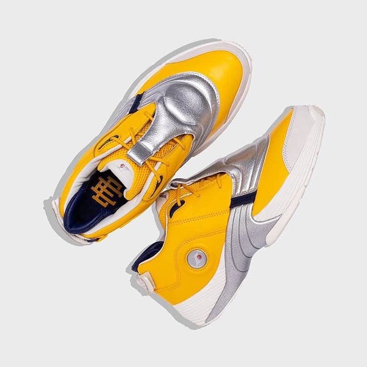 HYPEBEASTさんのインスタグラム写真 - (HYPEBEASTInstagram)「@hypebeastkicks: @ericemanuel has linked up with @reebok to rework Allen Iverson’s fifth signature shoe. The Answer V Retro takes on two vibrant colorways, and features the NYC-based designer’s “EE” branding in place of the classic “I3” logo. Both iterations will release alongside a range of matching apparel. Swipe to check out the collaboration. Photo: Eric Emanuel/Reebok/@theofficialai3」7月18日 14時23分 - hypebeast