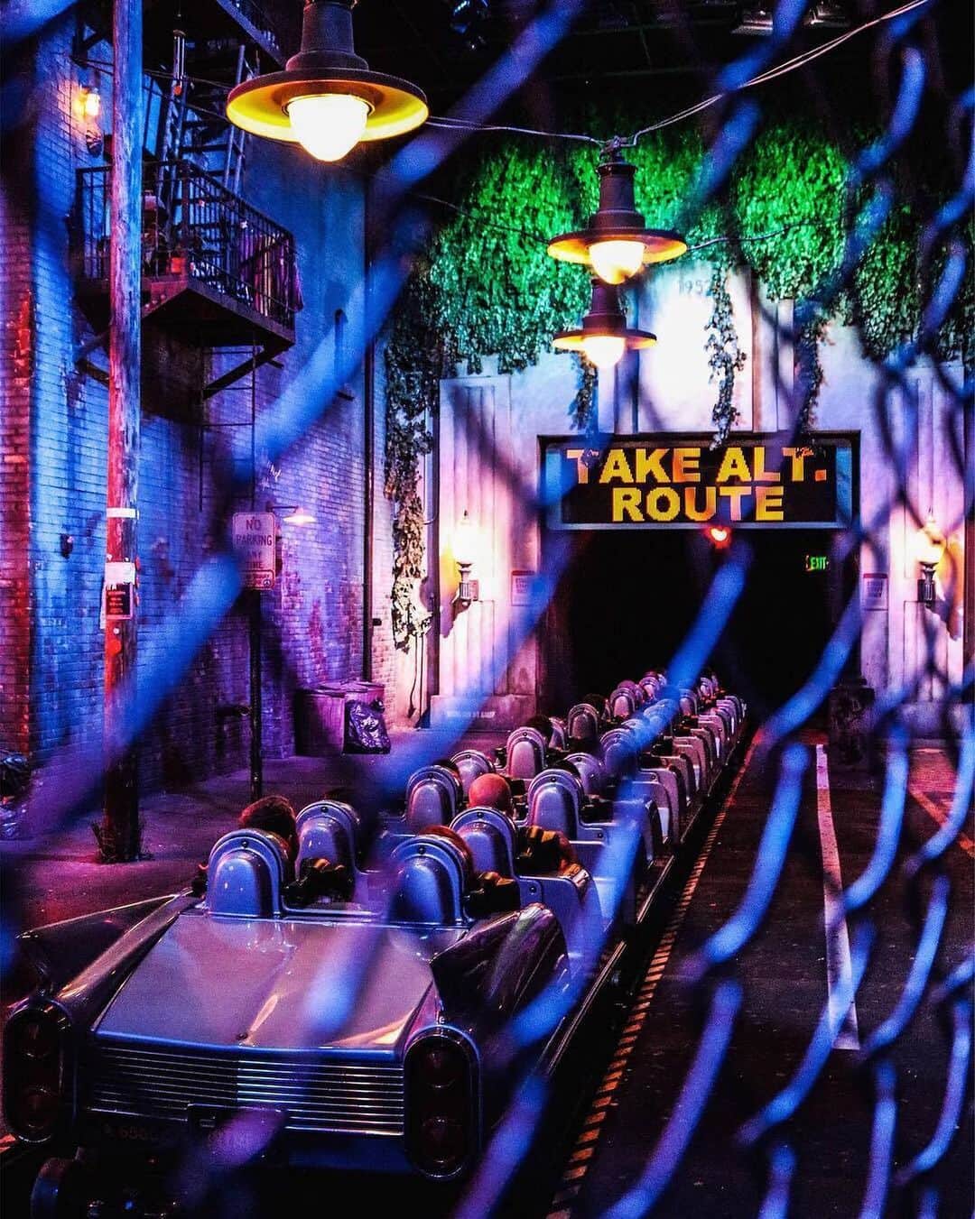 Walt Disney Worldのインスタグラム：「How about some backstage passes? 😎🎸🤘 #RockNRollerCoaster #HollywoodStudios30 (📷: @mainstreetem)」