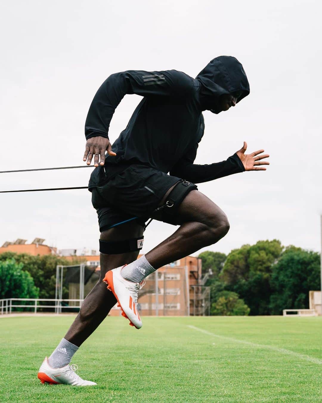 バンジャマン・メンディのインスタグラム：「Power means nothing without control. @ed_choppo 💪🏿👊🏿」