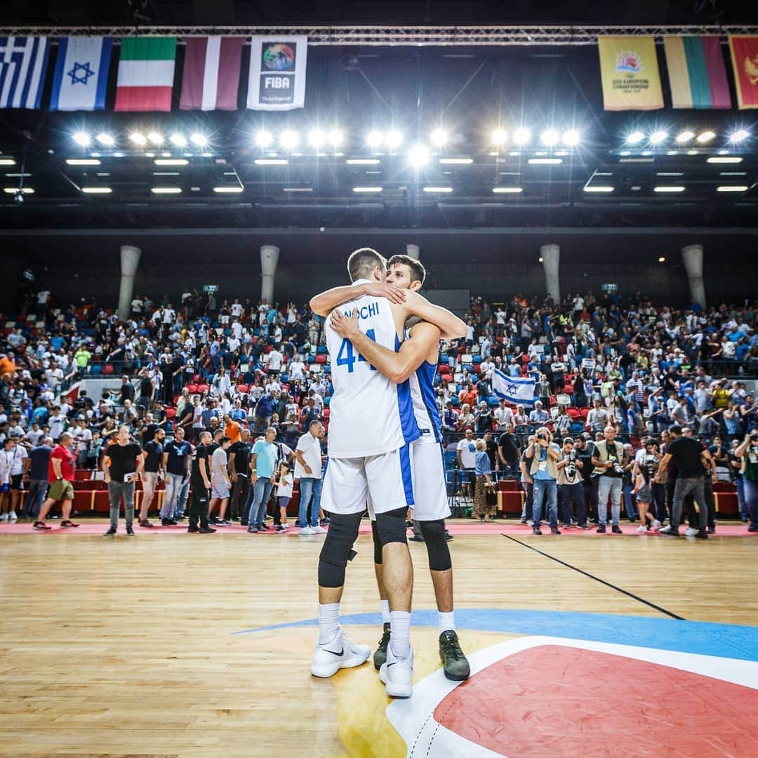 FIBAさんのインスタグラム写真 - (FIBAInstagram)「The faces of triumph. Who'll celebrate tomorrow? 🙌🥳 #FIBAU20Europe」7月18日 5時45分 - fiba