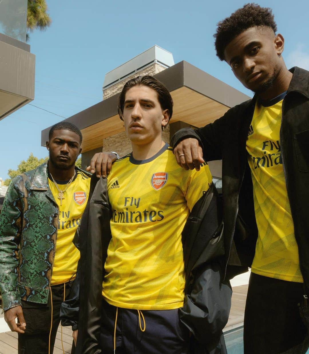 adidas UKさんのインスタグラム写真 - (adidas UKInstagram)「Boys on tour.⁣⁣ ⁣⁣ From London to LA in the new Arsenal away shirt, exclusively available now at adidas and official club stores.⁣⁣ ⁣ 📷: @godspeedgoodsir ⁣⁣ #DareToCreate」7月18日 5時51分 - adidaslondon