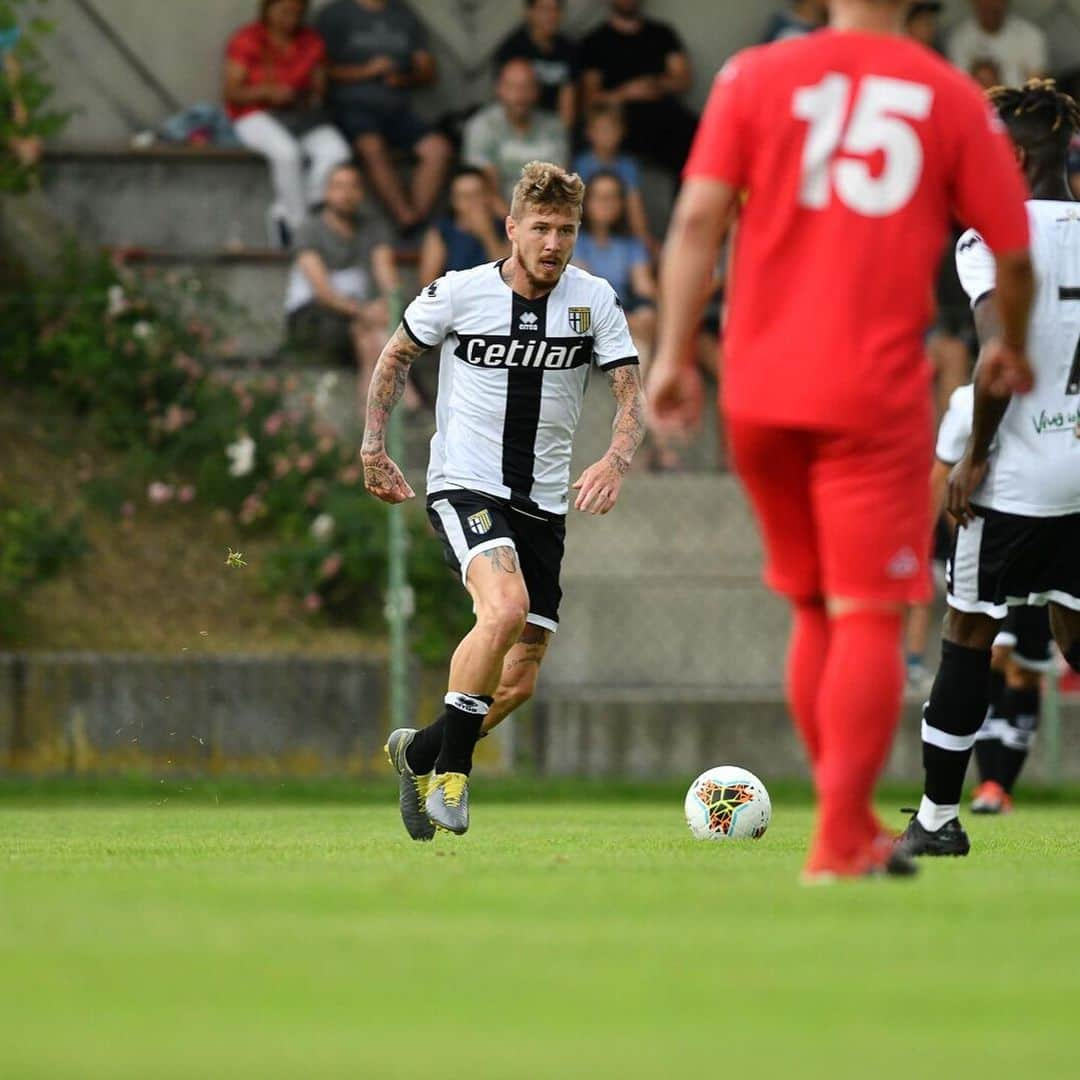 ユライ・クツカさんのインスタグラム写真 - (ユライ・クツカInstagram)「👊⚽️ #parmacalcio #firstmatch #preseason #focus」7月18日 6時03分 - kuco33