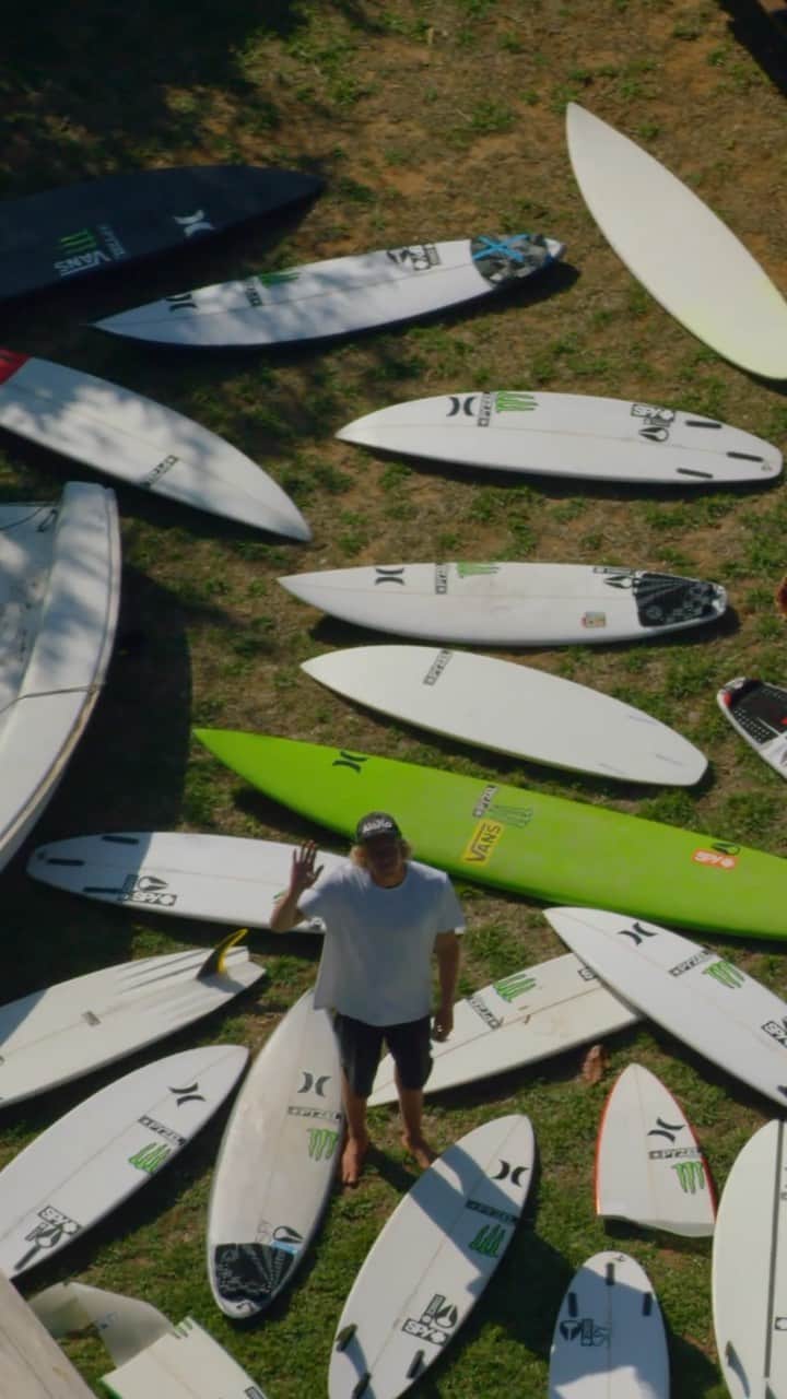 ジョン・ジョン・フローレンスのインスタグラム：「YouTube channel is officially up. I’m excited to start sharing some pieces from our life on tour, the recovery process and some fun surf edits that we’ve been putting together. Link is in my bio if you wanna check it out! @parallelsea」