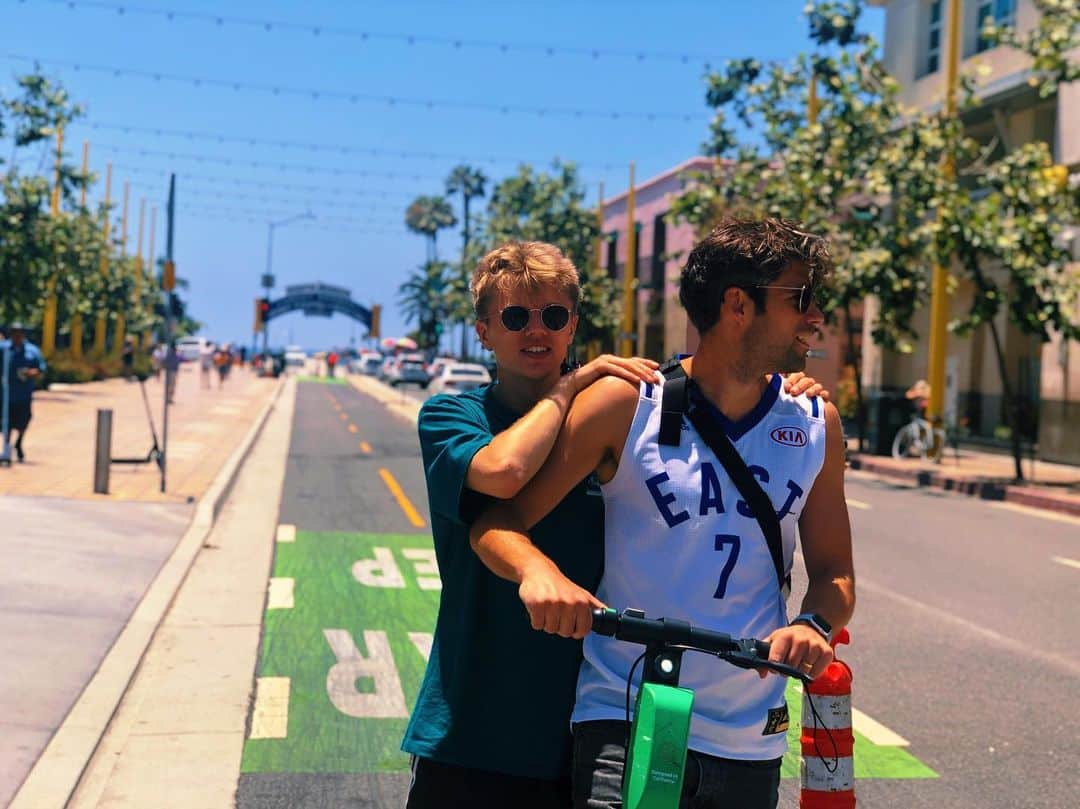 New Hope Clubさんのインスタグラム写真 - (New Hope ClubInstagram)「Scooting down to the Troubadour with a little help from @joemanager 🛴💨」7月18日 6時20分 - newhopeclub