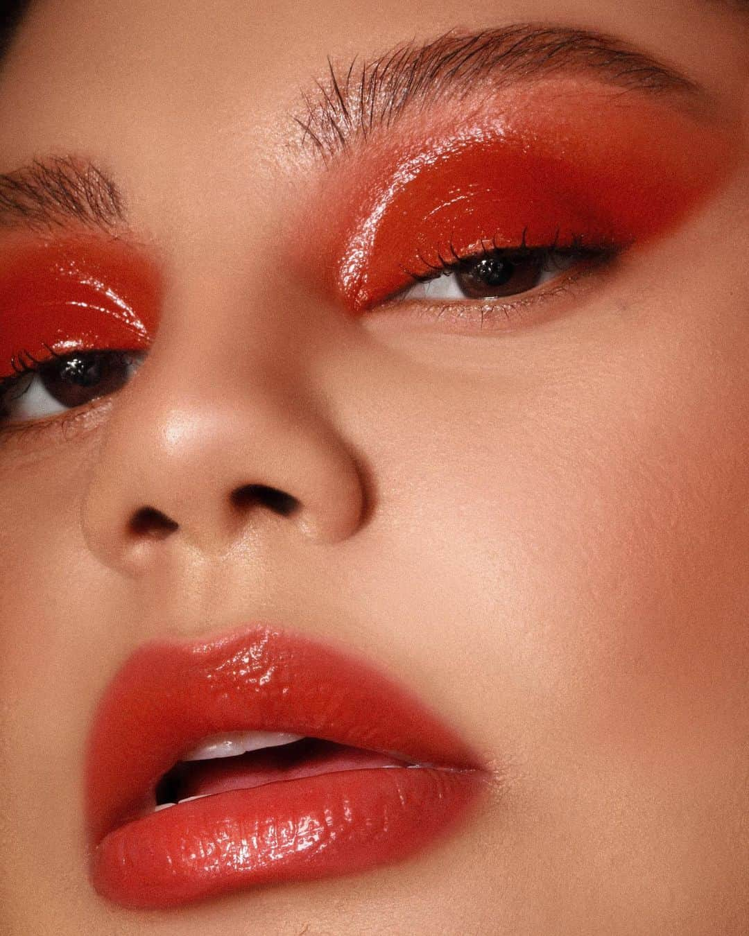 キム・カーダシアンさんのインスタグラム写真 - (キム・カーダシアンInstagram)「Love this wet Sooo Fire look 🔥 Launching this Friday!!! KKWBEAUTY.COM」7月18日 6時29分 - kimkardashian