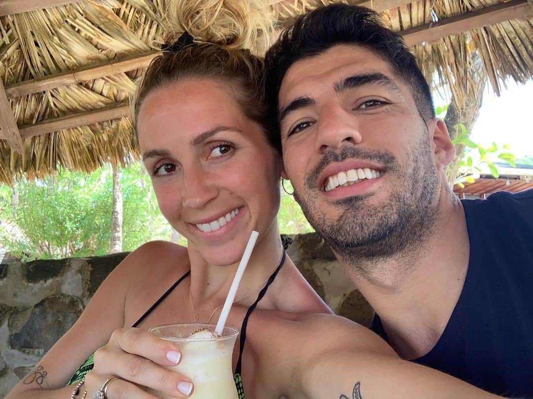 ソフィア・バルビのインスタグラム：「❤️❤️ @luissuarez9」
