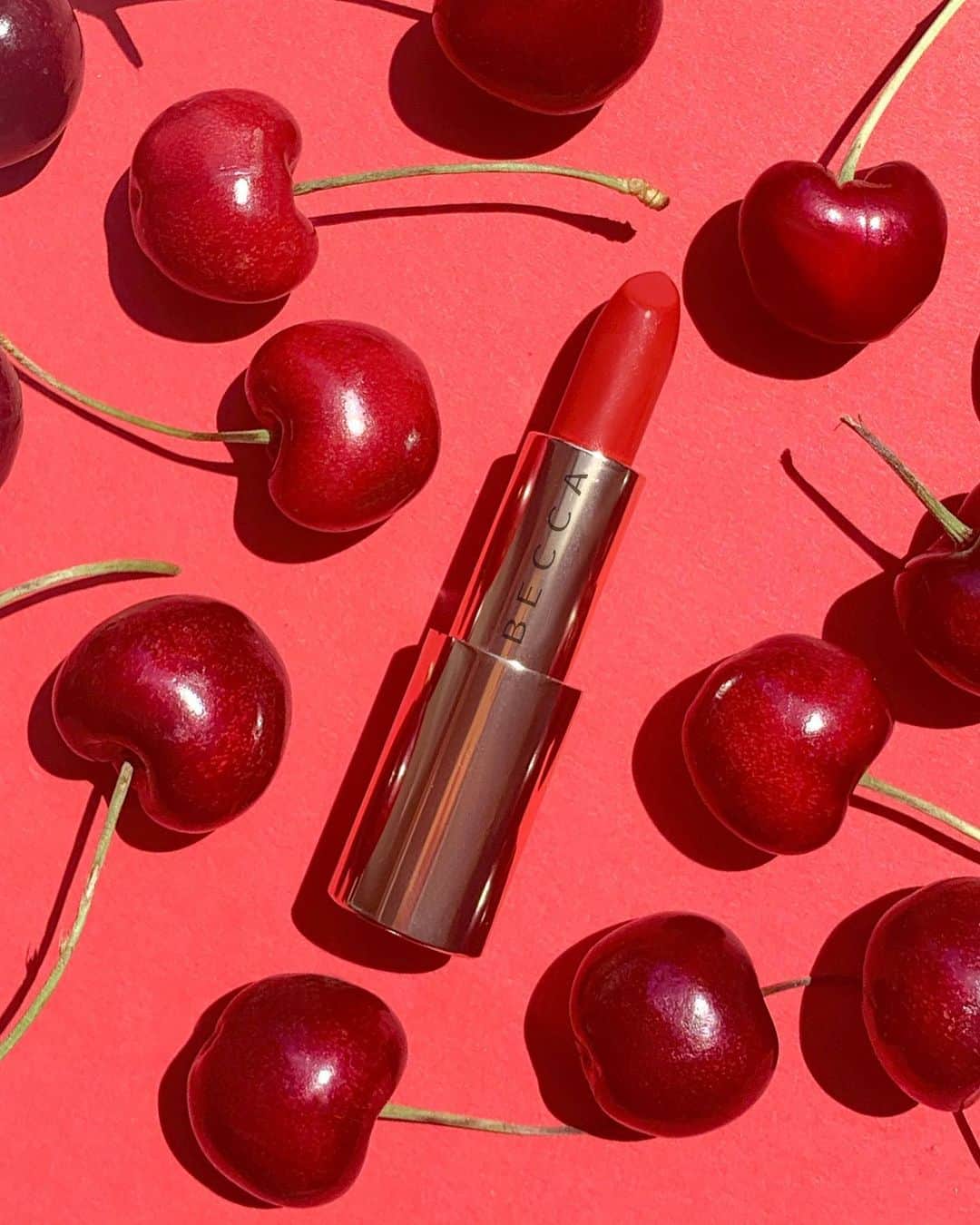 BECCAさんのインスタグラム写真 - (BECCAInstagram)「Leave a 🍒 if you think Cherry Ultimate Lipstick Love is the perfect red! 😍 Shop #BECCAUltimateLipstickLove at @sephora 💄」7月18日 6時38分 - beccacosmetics