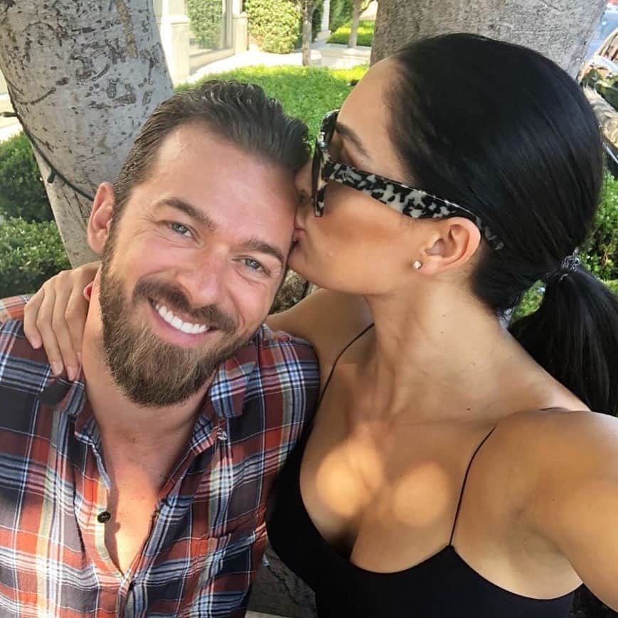 E! Onlineさんのインスタグラム写真 - (E! OnlineInstagram)「It's officially official: Nikki Bella and Artem Chigvintsev are boyfriend and girlfriend! Dance your way to the link in bio for their cute announcement that made us suddenly aware of how single we are. (📷: Instagram)」7月18日 6時47分 - enews