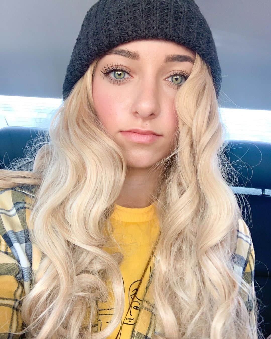 Brooklyn and Baileyさんのインスタグラム写真 - (Brooklyn and BaileyInstagram)「Should I go blonde?? New truly hilarious video went up today that explains why I am in a wig lollll WATCH IT NOW BBS LINK IN BIO」7月18日 6時51分 - brooklynandbailey