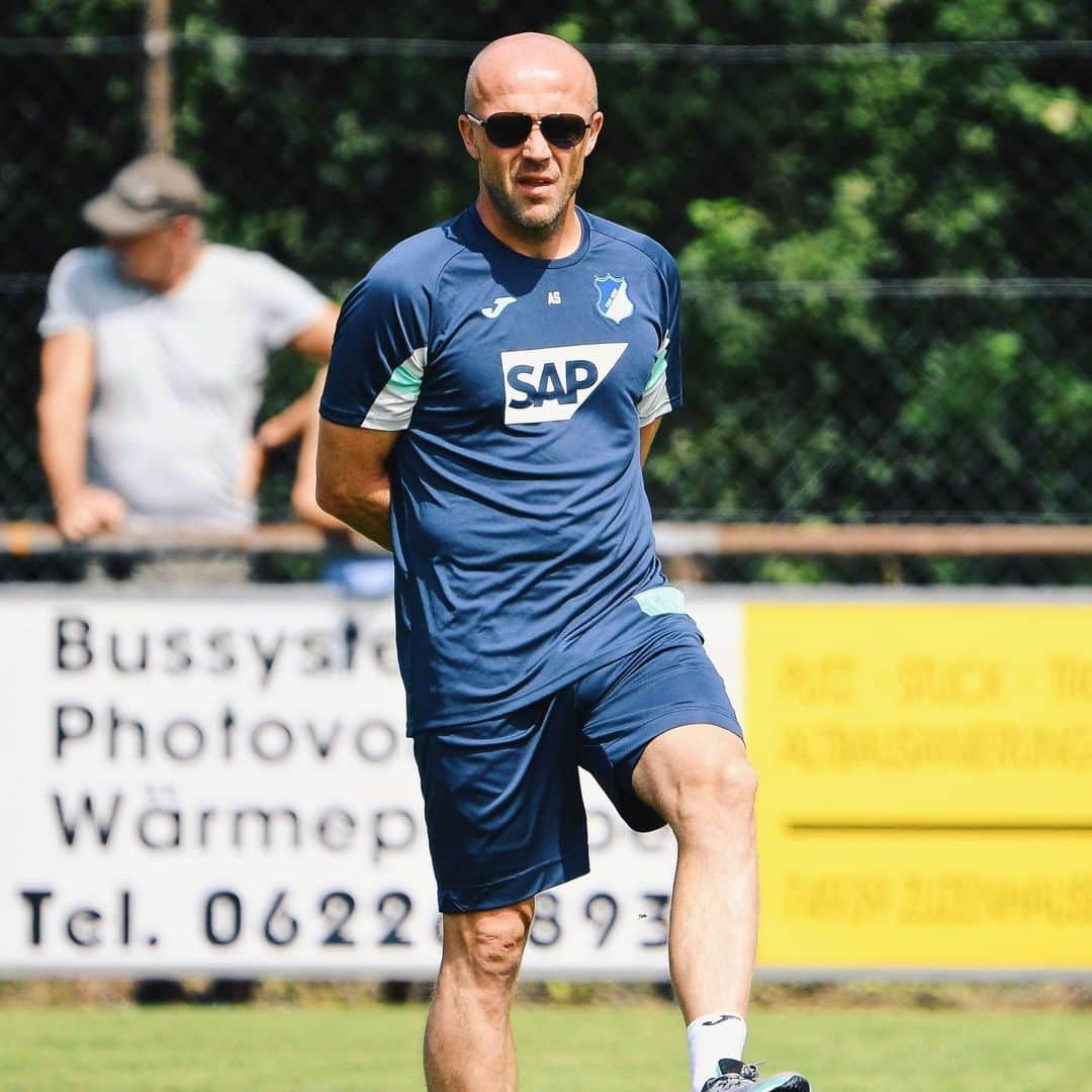 TSG1899ホッフェンハイムさんのインスタグラム写真 - (TSG1899ホッフェンハイムInstagram)「👮🏻‍♂️ Cop? ⚽️ Coach? 😎 @jasonstatham?」7月18日 6時52分 - tsghoffenheim