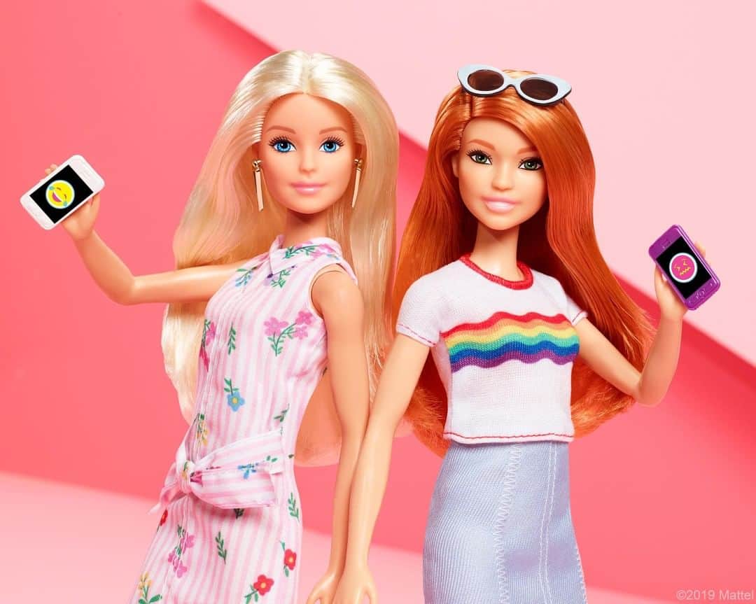 バービーさんのインスタグラム写真 - (バービーInstagram)「Express yourself! ✌️❤️😎⁣ ⁣ Using only emojis, show us what #Barbie means to you and your little one? #WorldEmojiDay⁣」7月18日 7時00分 - barbie