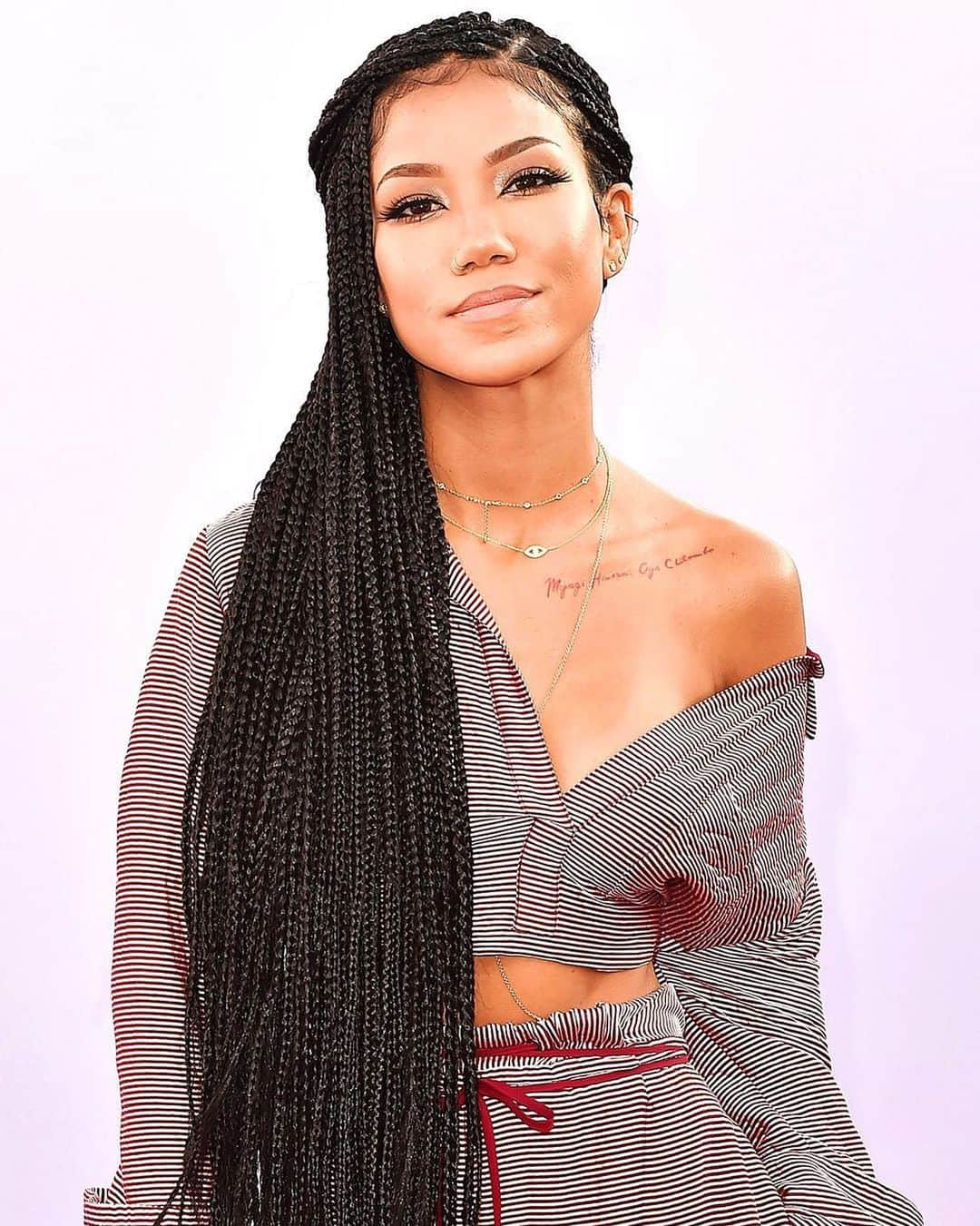 マリクレールさんのインスタグラム写真 - (マリクレールInstagram)「"To me, beauty is the freedom to just be." @jheneaiko spoke to us about her skincare routine, self-care, and the importance of deep breathing. Tap the link to see why she believes beauty is an inside-out job and learn more about why she's passionate about ocean conservation work at @lamer. #LaMerBlueHeart #LaMerDonation」7月18日 7時01分 - marieclairemag