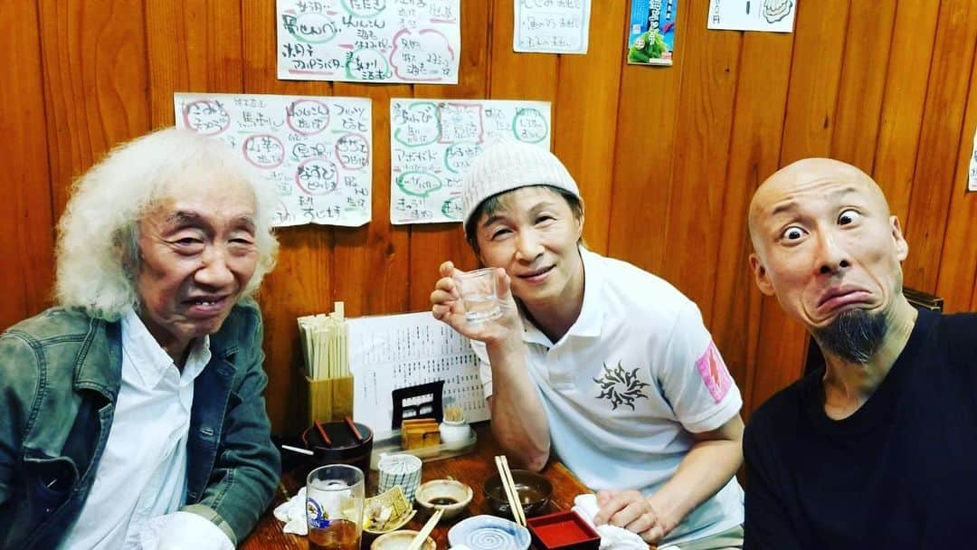 アキ（荒木良明）さんのインスタグラム写真 - (アキ（荒木良明）Instagram)「KERENおわり、高平哲郎さんと隈取り男役室田晃さんとご一緒してた。聞かせてもらってワクワクする高平さんのこれからの仕事のお話し。わ、もー、あっという間。さー、得意のギュッと仮眠して祇園に向かお。  #高平哲郎 氏 #室田晃 さん #KEREN #吉本新喜劇 #新喜劇アキ」7月18日 7時11分 - mizutamareppuaki