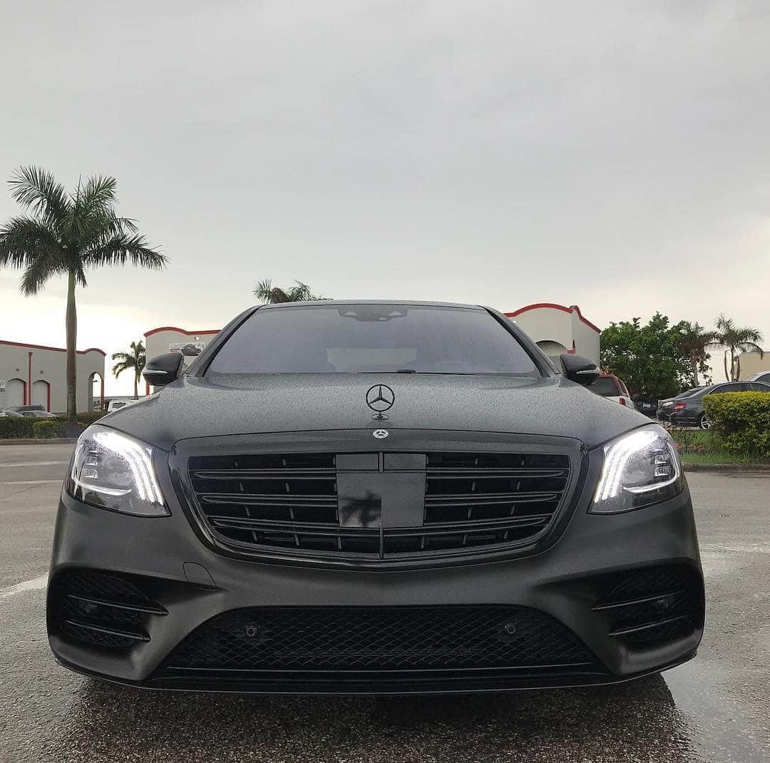 CARLiFESTYLEさんのインスタグラム写真 - (CARLiFESTYLEInstagram)「Describe this Benz in one emoji! Benz Done by @rodwraps #carlifestyle Go check them out @rodwraps」7月18日 7時46分 - carlifestyle