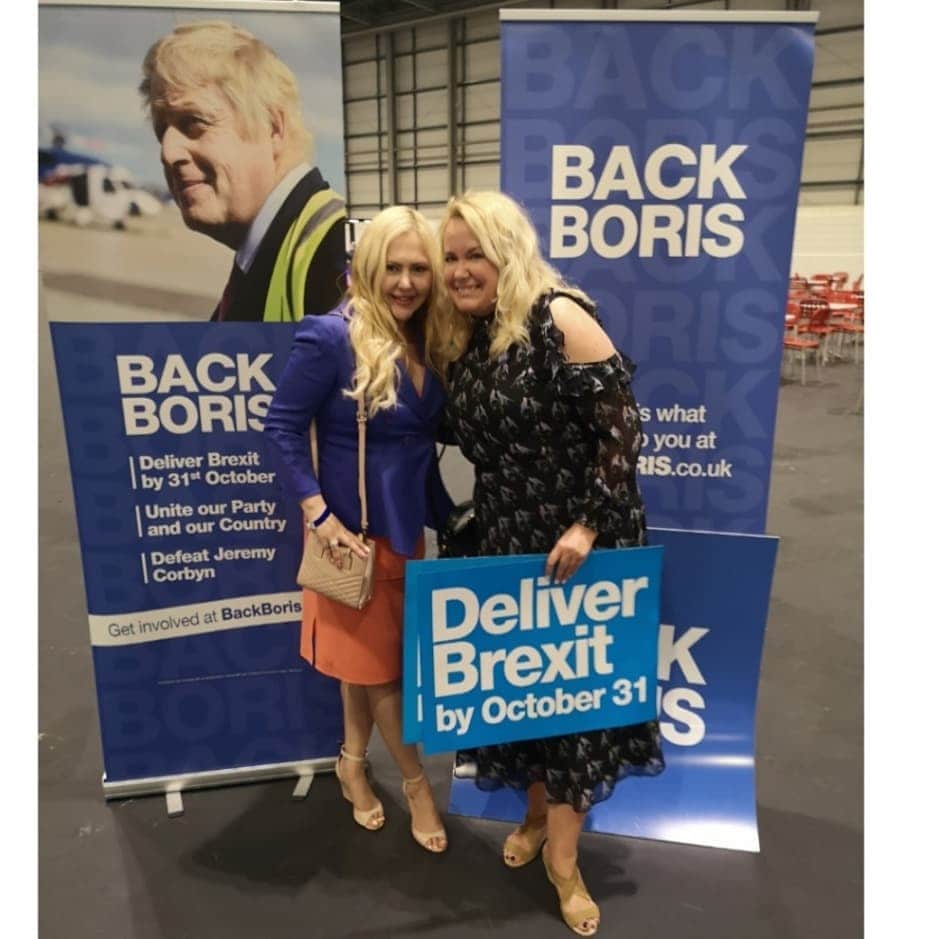 アンナ＝マリア・ガロヤンさんのインスタグラム写真 - (アンナ＝マリア・ガロヤンInstagram)「Brilliant Boris for Better Brexit Britain! He’ll deliver Brexit and unite our party.  Great to see so many Boris supporters out tonight. ✌️🇬🇧✌️ . PS! At the final 2019 Conservative Party leadership hustings hosted in London:  Boris Johnson VS Jeremy Hunt. .  #BackBoris #borisjohnsonforprimeminister #bojo #backBoris #conservatives #mylondonlife #mylondonlife🇬🇧 #mylovelylondon  #conservative #toryleadership  #conservativesupporter #borisforpm #borisforprimeminister #livelovelondon」7月18日 8時03分 - annamariagalojan