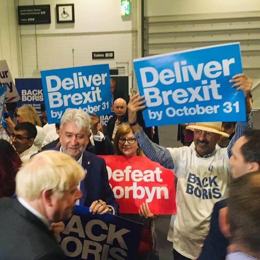 アンナ＝マリア・ガロヤンさんのインスタグラム写真 - (アンナ＝マリア・ガロヤンInstagram)「Brilliant Boris for Better Brexit Britain! He’ll deliver Brexit and unite our party.  Great to see so many Boris supporters out tonight. ✌️🇬🇧✌️ . PS! At the final 2019 Conservative Party leadership hustings hosted in London:  Boris Johnson VS Jeremy Hunt. .  #BackBoris #borisjohnsonforprimeminister #bojo #backBoris #conservatives #mylondonlife #mylondonlife🇬🇧 #mylovelylondon  #conservative #toryleadership  #conservativesupporter #borisforpm #borisforprimeminister #livelovelondon」7月18日 8時03分 - annamariagalojan