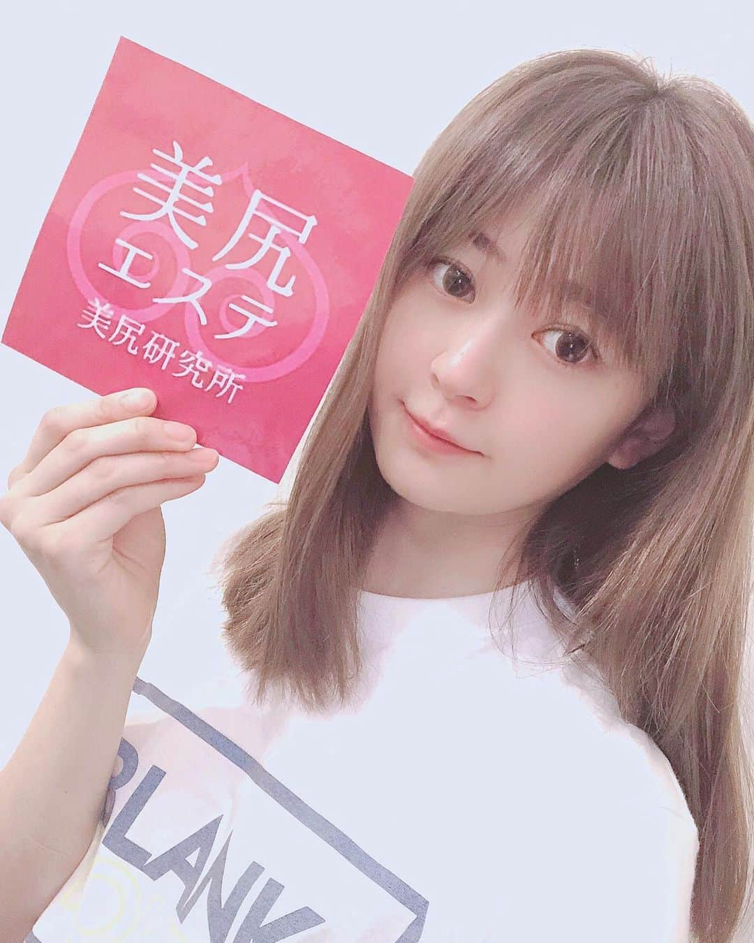 梶本成美さんのインスタグラム写真 - (梶本成美Instagram)「最近またパーソナルも頑張り始めたということで相乗効果を求めて ちょっぴりお久しぶりな美尻エステ( @ healing.oasis ) ( @biziri_kenkyuuzyo )  に行ってきました！！🍑❤️ 更に6月から銀座店もオープンしてましたので、今回は銀座店へ☺️ .  久しぶりのまいさん (@shiozawa_mai )にも会ったので、たくさんマシンガントークもしちゃいました！ まいさんのサロンはただ、エステサロンだけじゃなく、ヒーリングや、タロット占いまでもやっているサロンで、心から身体まで癒してもらえちゃいます☺️❤️ . .  そして今回は、美尻エステだけじゃなく、️ 美尻研究所銀座店 では美尻エステとセットにミニフェイシャルも一緒に受けて来ちゃいました☺️✨ まいさん独自のエステで他では味わえないので、みなさんもぜひ行くべき！ 最近の肌の悩みを伝えたらその人にあったパックを最後やっていただけます☺️✨ まいさんのところに行った翌日から、化粧のノリもいいし、お肌がツルツル❤️ . .  それにしても、まいさんのオールハンドが気持ち良すぎて、ツボすぎて、最高でした☺️✨ . .  今回私のコースは 美尻＋小尻コース40分 12960円→8800円税込 に ミニフェイシャル5400円のコースを受けましたに☺️✨ .  #麻布十番エステサロン #ヒーリングオアシス #オールハンドエステ #痩身 #フェイシャル #美尻 #バスト#エステ #ダイエット #美意識 #美 #美容 #女性 #ブライダルエステ #美尻エステ #美尻研究所 #美尻研究所銀座店 #銀座 #麻布十番#hip #beautiful #japanesegirl」7月18日 8時04分 - narumikajimoto