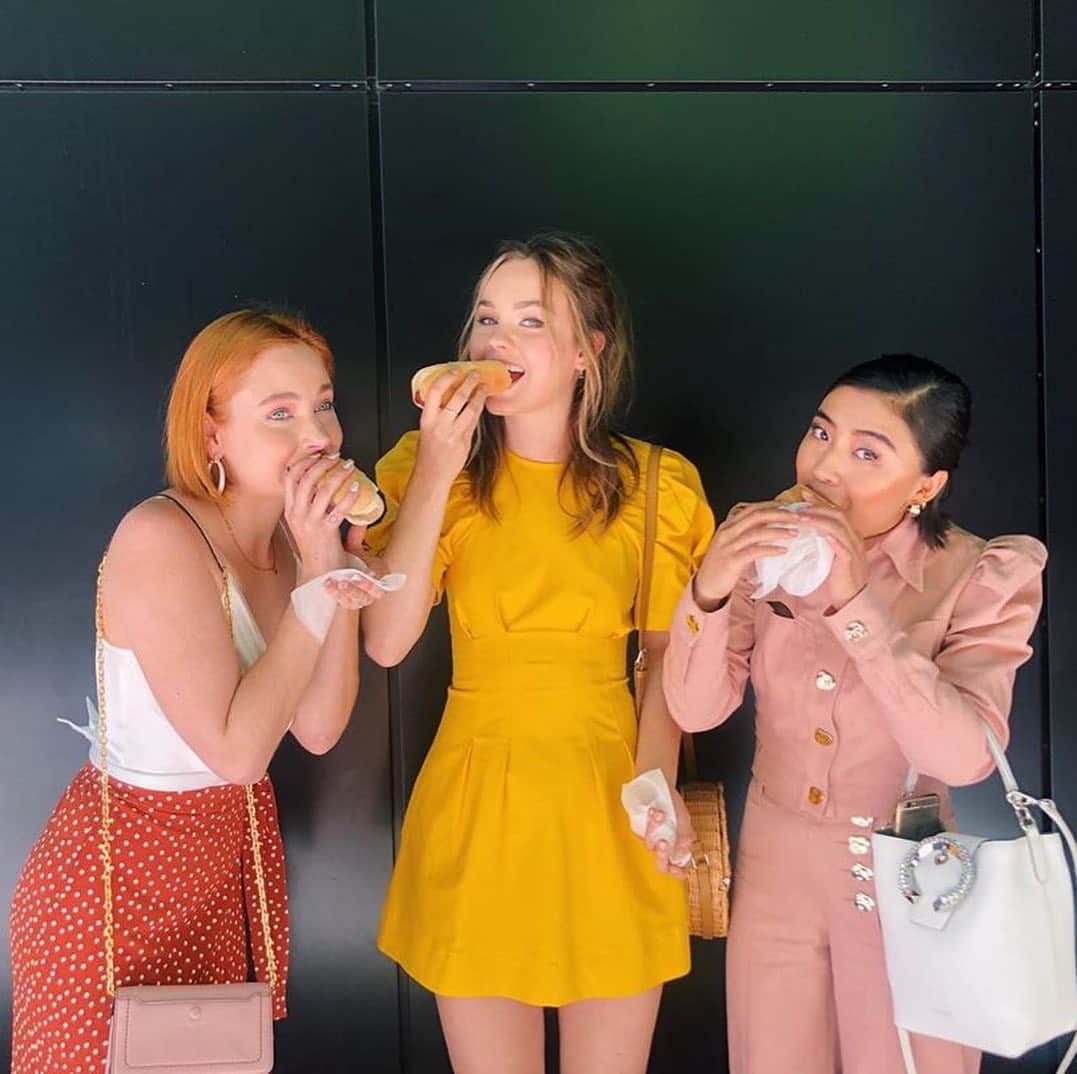 Hulu Home of Emmy-winningさんのインスタグラム写真 - (Hulu Home of Emmy-winningInstagram)「I aspire to be as well-dressed as the cast of @lightasafeatheronhulu. Also it is #NationalHotDogDay. Also there are only 9 days until season 2 of Light as a Feather. (📸: @briannetju)」7月18日 8時05分 - hulu