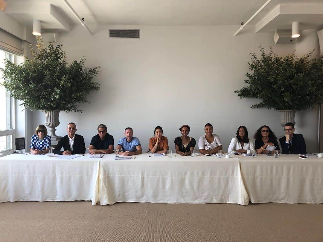 Nordstromさんのインスタグラム写真 - (NordstromInstagram)「Meanwhile in New York...#Nordstrom Designer Fashion Director @jeffreykalinsky joined fellow @cfda #CVFF judges for this morning’s designer presentations in NYC. Head to Stories for a sneak peek at the competition, and stay tuned for more CFDA coverage as we near the 2019 gala where winners will be announced!」7月18日 8時09分 - nordstrom