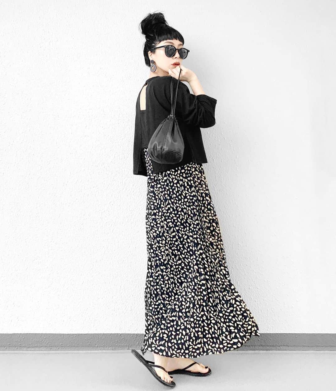 lve_xxxxさんのインスタグラム写真 - (lve_xxxxInstagram)「.﻿ .﻿ レオパおばさん。﻿ ﻿ @lveu.official 人気ワンピ﻿ ☑︎ Leopard camisole One-piece﻿ ﻿ バックデザインのTOPSに﻿ ワンピ合わせたらインナー問題回避🙆‍♀️﻿ ﻿ 合わせ技おススメ。﻿ 個人的にお気にりの合わせ技👍笑﻿ ﻿ その他コーデアイテム詳細は﻿﻿﻿ WEARをご覧くださいませ。﻿﻿﻿ ﻿﻿﻿ WEAR ： lvexxxx ﻿﻿﻿ 💻 https://wear.jp/sp/lvexxxx/﻿﻿ ﻿﻿﻿ －－－－－－－－－－－－－－－－－－﻿﻿﻿ ﻿﻿﻿ 📢コメント頂ける際は、﻿﻿﻿ 最新投稿にお願い致します。﻿﻿﻿ ﻿﻿﻿ 過去投稿に頂いた際、気がつかない事もあり﻿﻿ お返事致しかねる場合が御座います🙇‍♀﻿﻿ ️﻿﻿﻿」7月18日 8時10分 - lve_xxxx