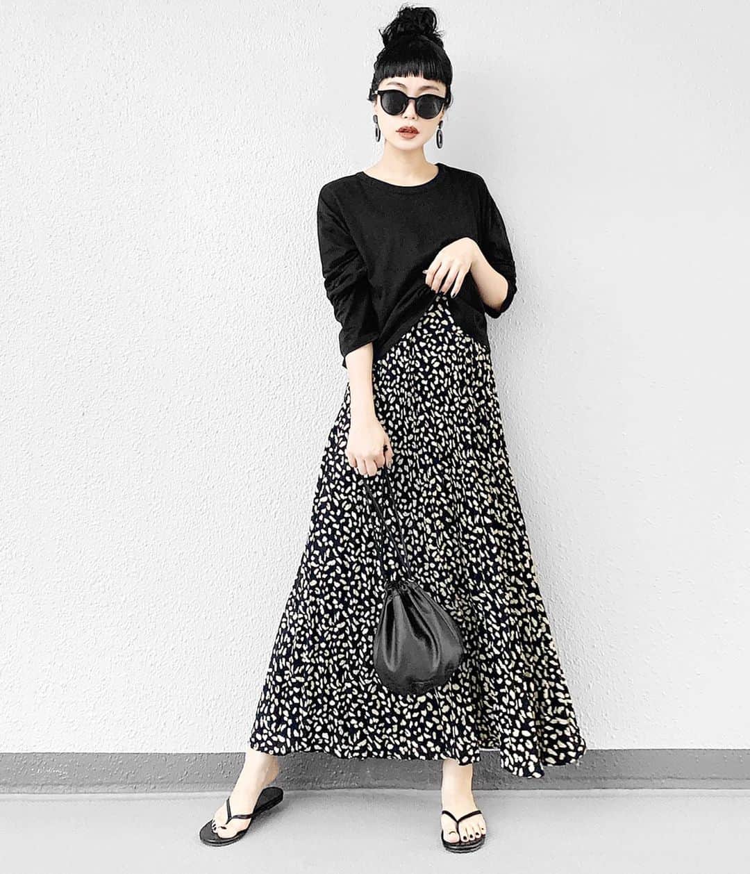 lve_xxxxのインスタグラム：「.﻿ .﻿ レオパおばさん。﻿ ﻿ @lveu.official 人気ワンピ﻿ ☑︎ Leopard camisole One-piece﻿ ﻿ バックデザインのTOPSに﻿ ワンピ合わせたらインナー問題回避🙆‍♀️﻿ ﻿ 合わせ技おススメ。﻿ 個人的にお気にりの合わせ技👍笑﻿ ﻿ その他コーデアイテム詳細は﻿﻿﻿ WEARをご覧くださいませ。﻿﻿﻿ ﻿﻿﻿ WEAR ： lvexxxx ﻿﻿﻿ 💻 https://wear.jp/sp/lvexxxx/﻿﻿ ﻿﻿﻿ －－－－－－－－－－－－－－－－－－﻿﻿﻿ ﻿﻿﻿ 📢コメント頂ける際は、﻿﻿﻿ 最新投稿にお願い致します。﻿﻿﻿ ﻿﻿﻿ 過去投稿に頂いた際、気がつかない事もあり﻿﻿ お返事致しかねる場合が御座います🙇‍♀﻿﻿ ️﻿﻿﻿」