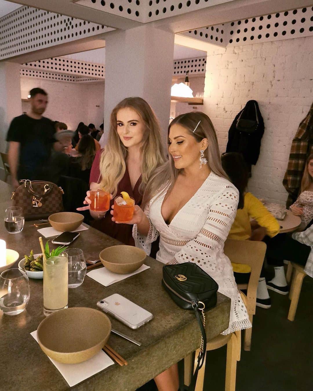 Shannonのインスタグラム：「Excited to see my girl tomorrow 💕😭 @_sallyjo_ 🙏🏼 #gorgeousprawn #reunited」