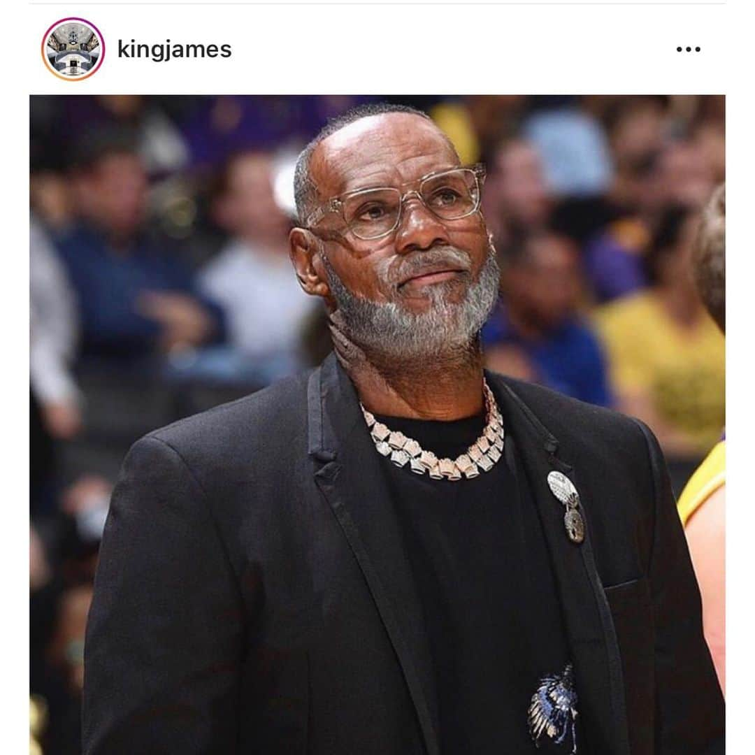 レイチェル・ニコルズさんのインスタグラム写真 - (レイチェル・ニコルズInstagram)「The #NBA aged quite a bit this week. Flip to the end to see what the @dallasmavs posted showing their star players getting old. 😂」7月18日 8時33分 - rachel_nichols