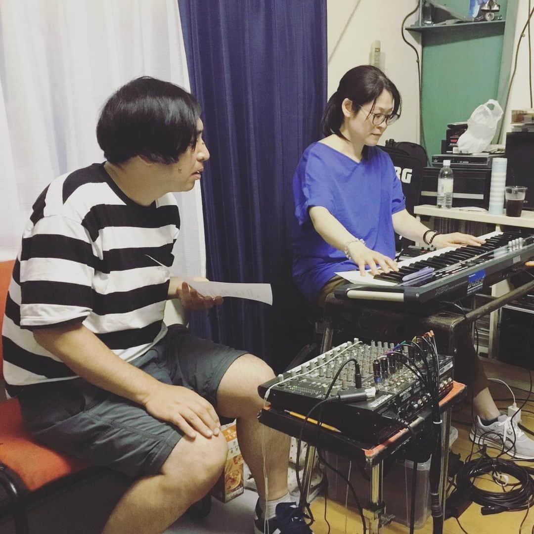 山田稔明さんのインスタグラム写真 - (山田稔明Instagram)「昨日のGOMES THE HITMANレコーディングは一日かけて歌とコーラス。須藤さんがブースに歌いにいくときはおれがエンジニアをやる方式。家ではいつもやってることなのに外でやると結構新鮮。 #gomesthehitman」7月18日 8時35分 - toshiakiyamada