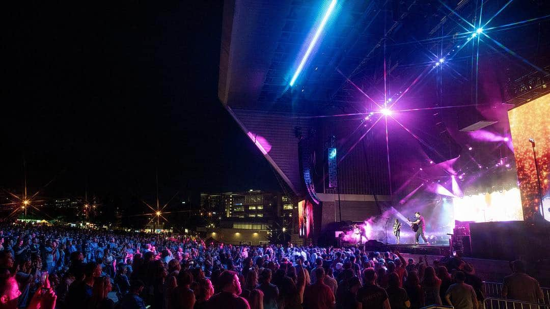 グー・グー・ドールズさんのインスタグラム写真 - (グー・グー・ドールズInstagram)「July 16 | @ascend_amphitheater | Nashville, TN | 📷: @jenncurtisphotography」7月18日 8時48分 - googoodollsofficial