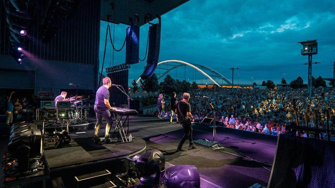 グー・グー・ドールズさんのインスタグラム写真 - (グー・グー・ドールズInstagram)「July 16 | @ascend_amphitheater | Nashville, TN | 📷: @jenncurtisphotography」7月18日 8時48分 - googoodollsofficial