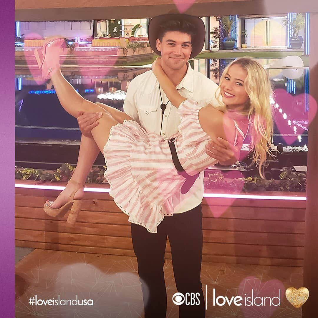 CBSさんのインスタグラム写真 - (CBSInstagram)「Who’s ready for #LoveIsland?!」7月18日 8時58分 - cbstv