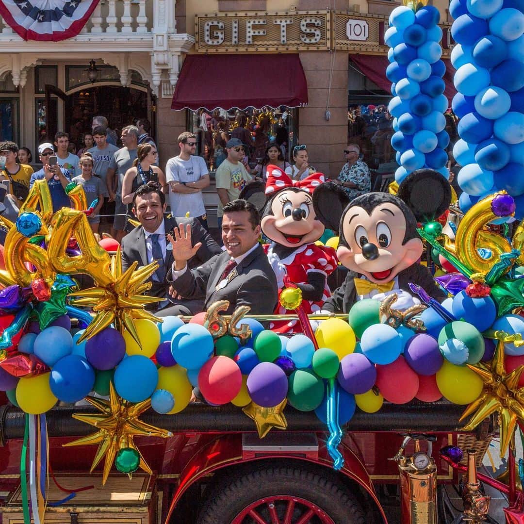 ディズニーランドさんのインスタグラム写真 - (ディズニーランドInstagram)「Today we commemorate 64 years since the opening day of #Disneyland! Thank you for celebrating with us!」7月18日 9時00分 - disneyland