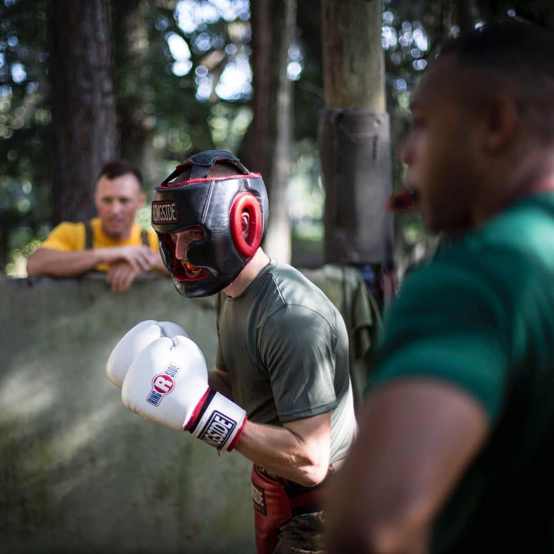 アメリカ海兵隊さんのインスタグラム写真 - (アメリカ海兵隊Instagram)「Let’s Get Ready to Rumble  A Recruit with Golf Company, 2nd Recruit Training Battalion, prepares to body spar at @mcrdparrisisland. (U.S. Marine Corps photo by Lance Cpl. Christopher McMurry)  #USMC #Marines #BootCamp #MakingMarines #Marine #ParrisIsland」7月18日 9時01分 - marines